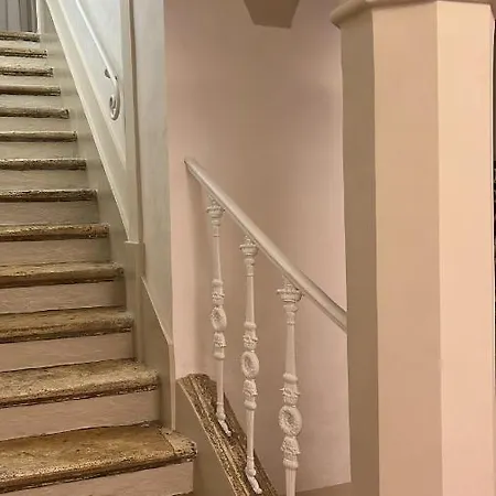 בית נופש Palazzo Palloni Boutique סוראנו